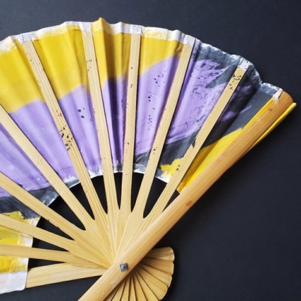 Decorative hand painted fan - Picture 8 of 8
